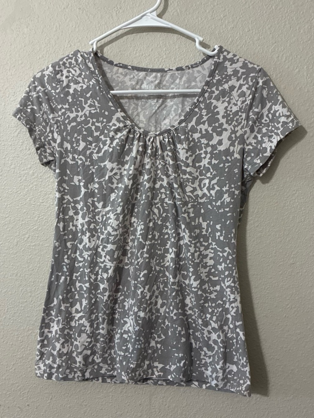 Merona Gray and White Printed Scoop Neck Women's Top